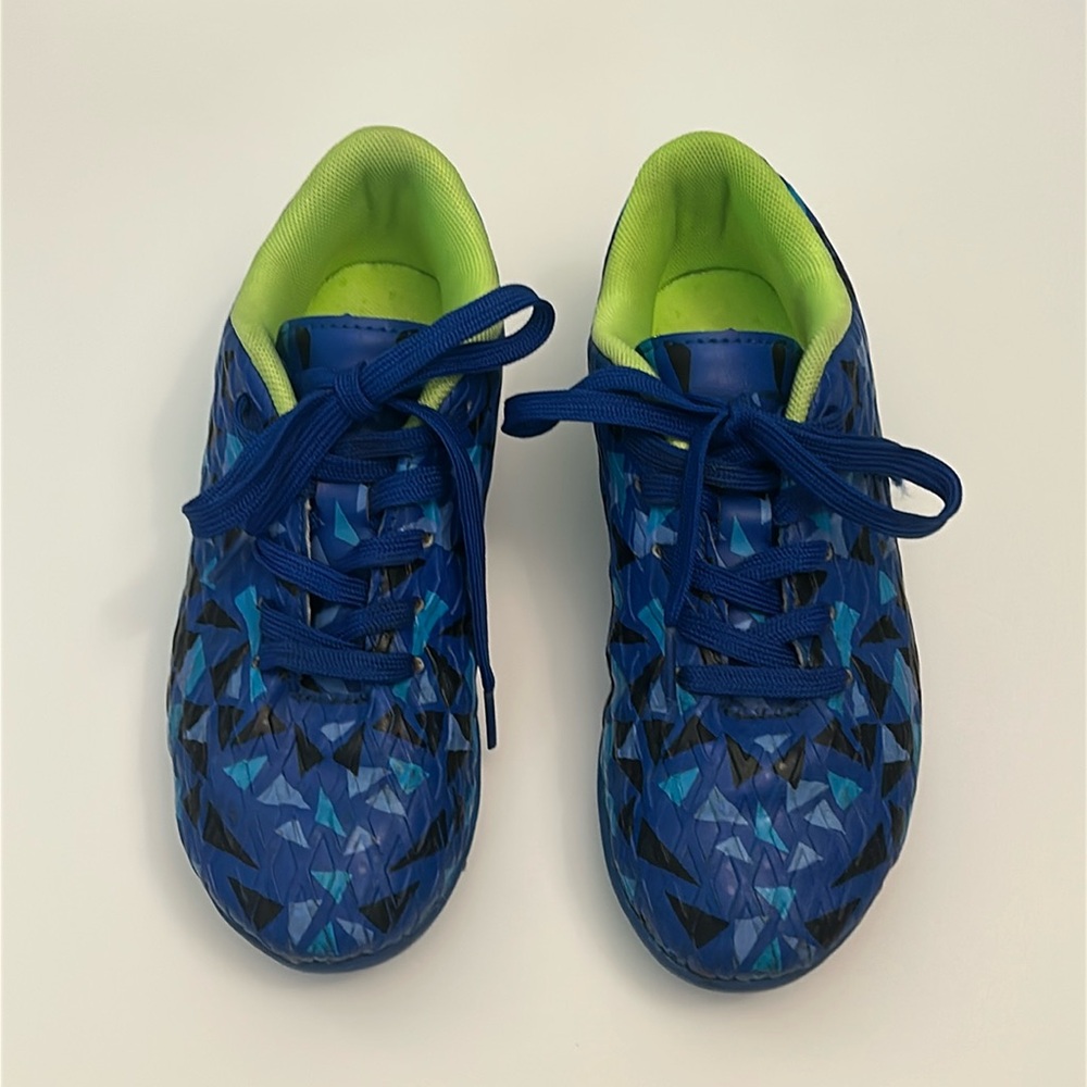 Indoor Soccer Cleats/ Shoes by Dream Pairs Blue and Green Pattern Kids Size 3